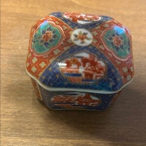 Vintage Imari Style Lidded Trinket Box. Beautifully coloring.